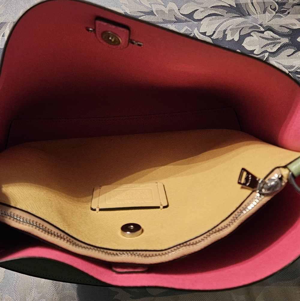 Coach Mollie Bucket Bag (Pale Pistachio) - Picture 4 of 15